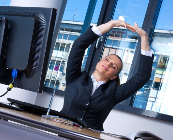 10 ejercicios que puedes hacer en la oficina sin que se note